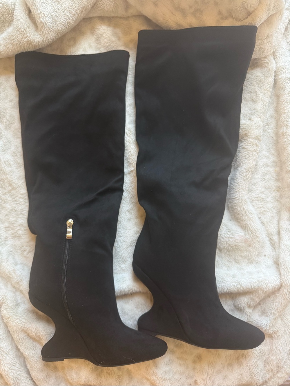 New with box azalea wang suede boots